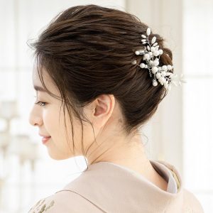SOUBIEN 髪飾り 結婚式 礼装 成人式 浴衣 白 シルバー フェイクパール コーム フォーマル ヘアアクセサリー 日本製